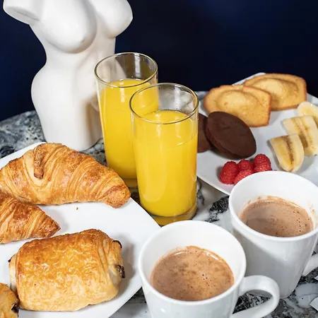 Nuit Charnelle Villa *
