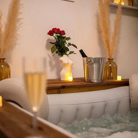 Nuit Charnelle Villa *
